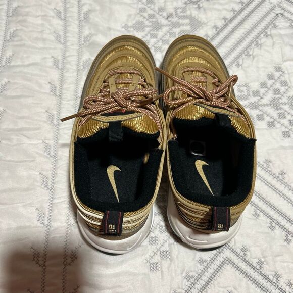 Nike Air Max 97 Gold Bullet 2022 Size 6Y Metallic Gold Red Swoosh - Picture 9 of 13